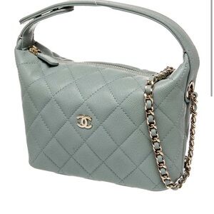 Chanel Quilted hobo Leather Shoulder Bag - Green brand new